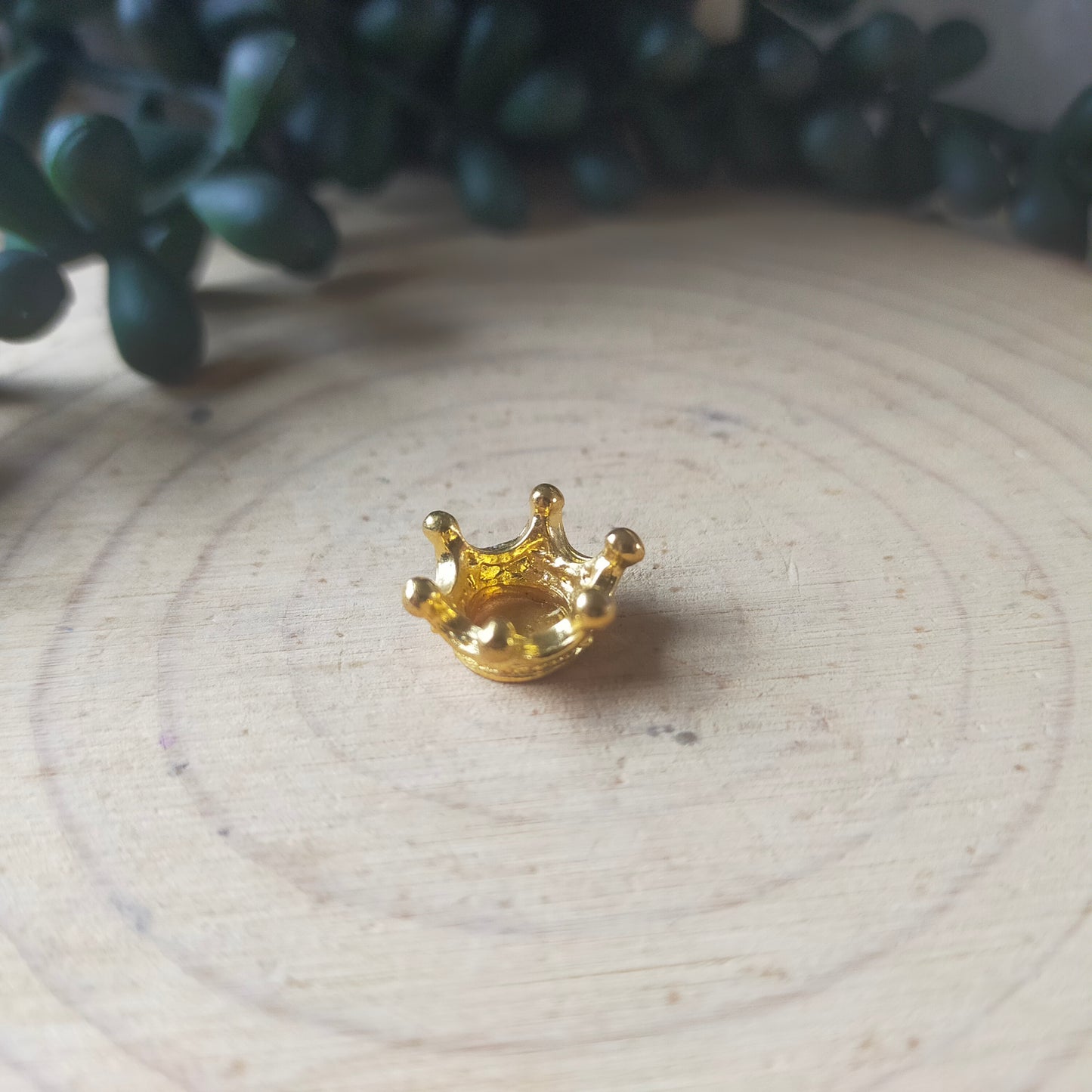 Tiny Golden Crown Sphere Holder