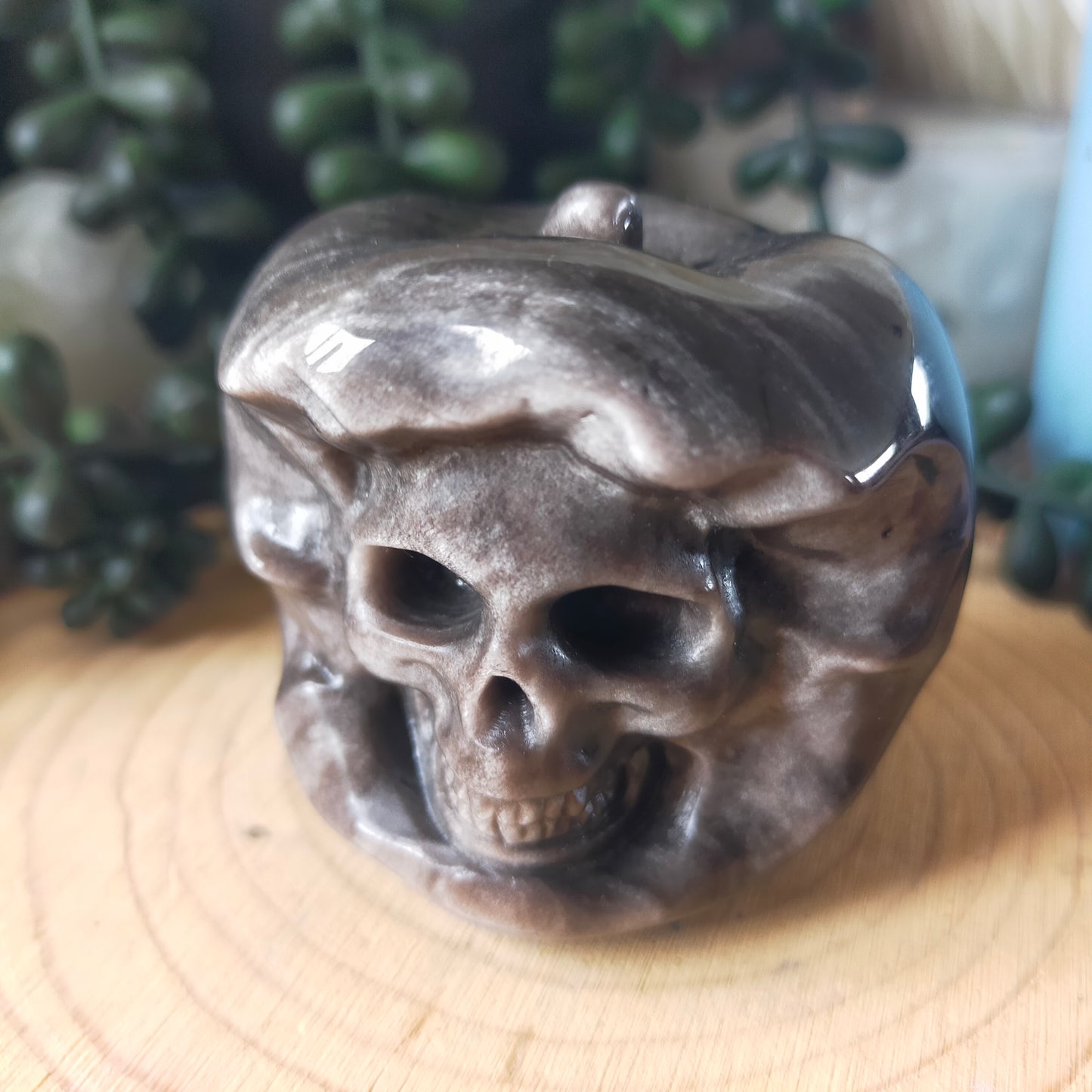 Silver Sheen Obsidian Skull Apple