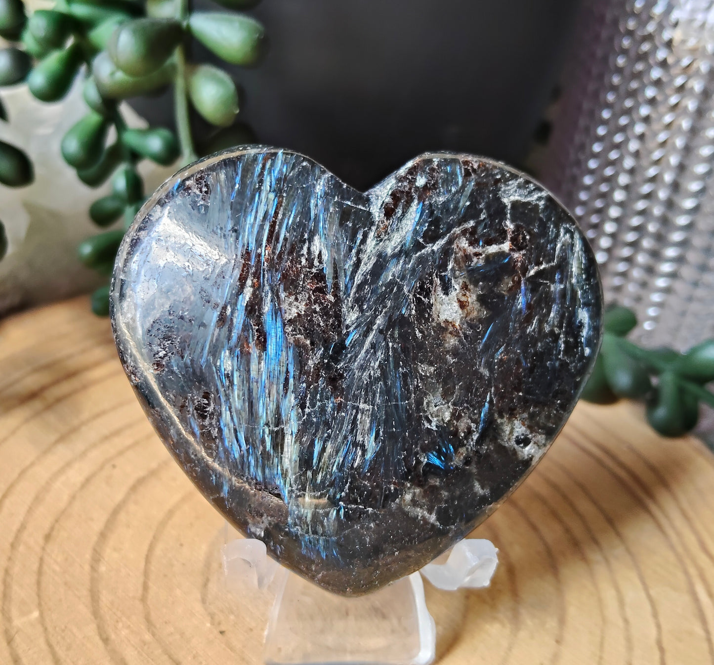 Garnet in Arfvedsonite Hearts
