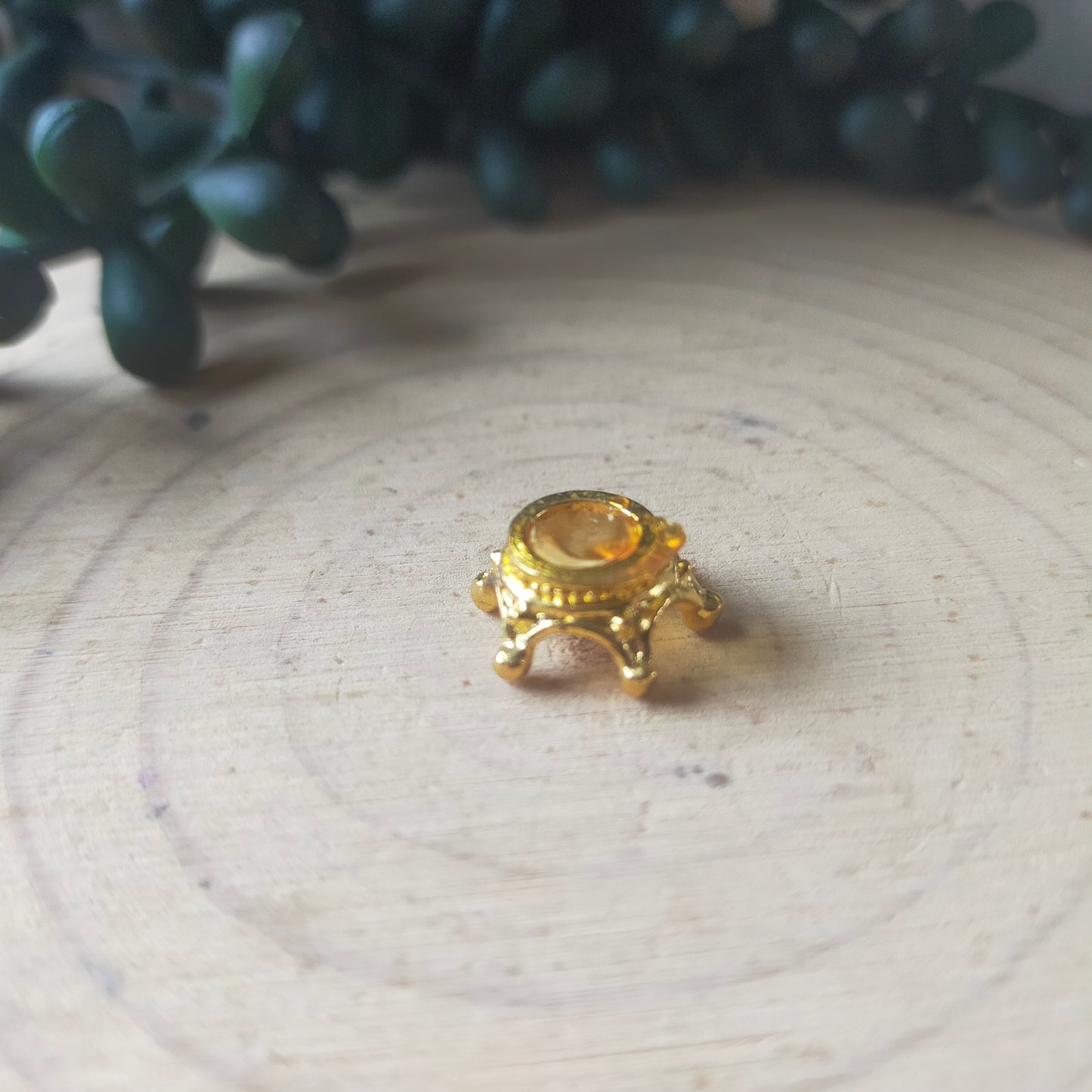 Tiny Golden Crown Sphere Holder