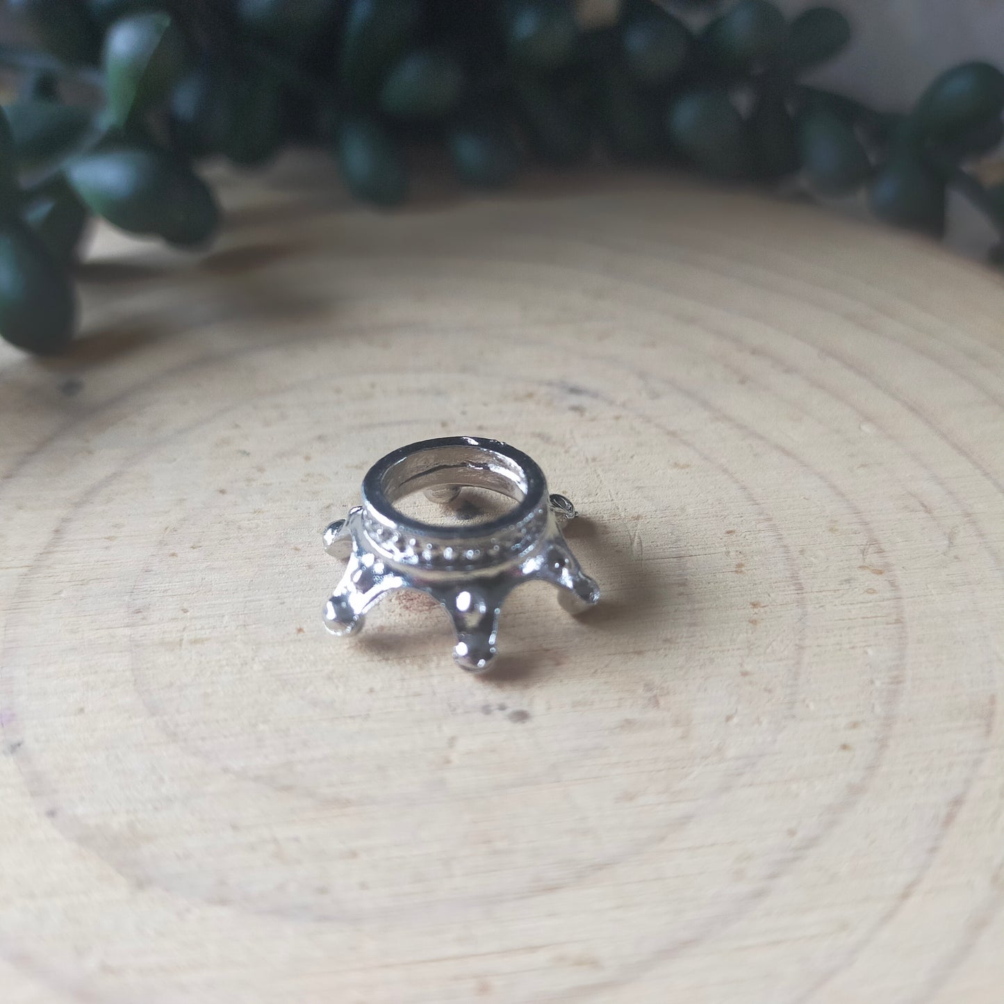 Small Crown Sphere Holder