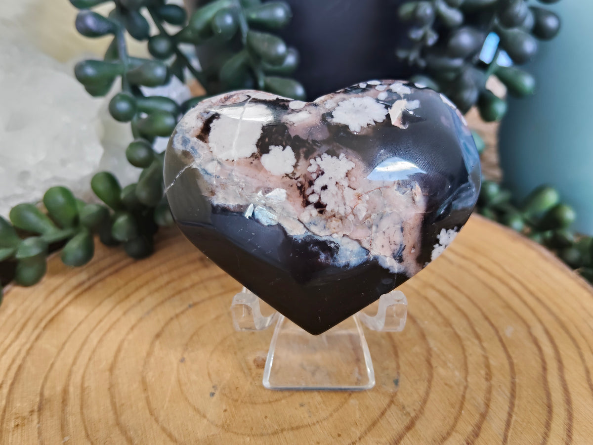 Black Flower Agate Heart