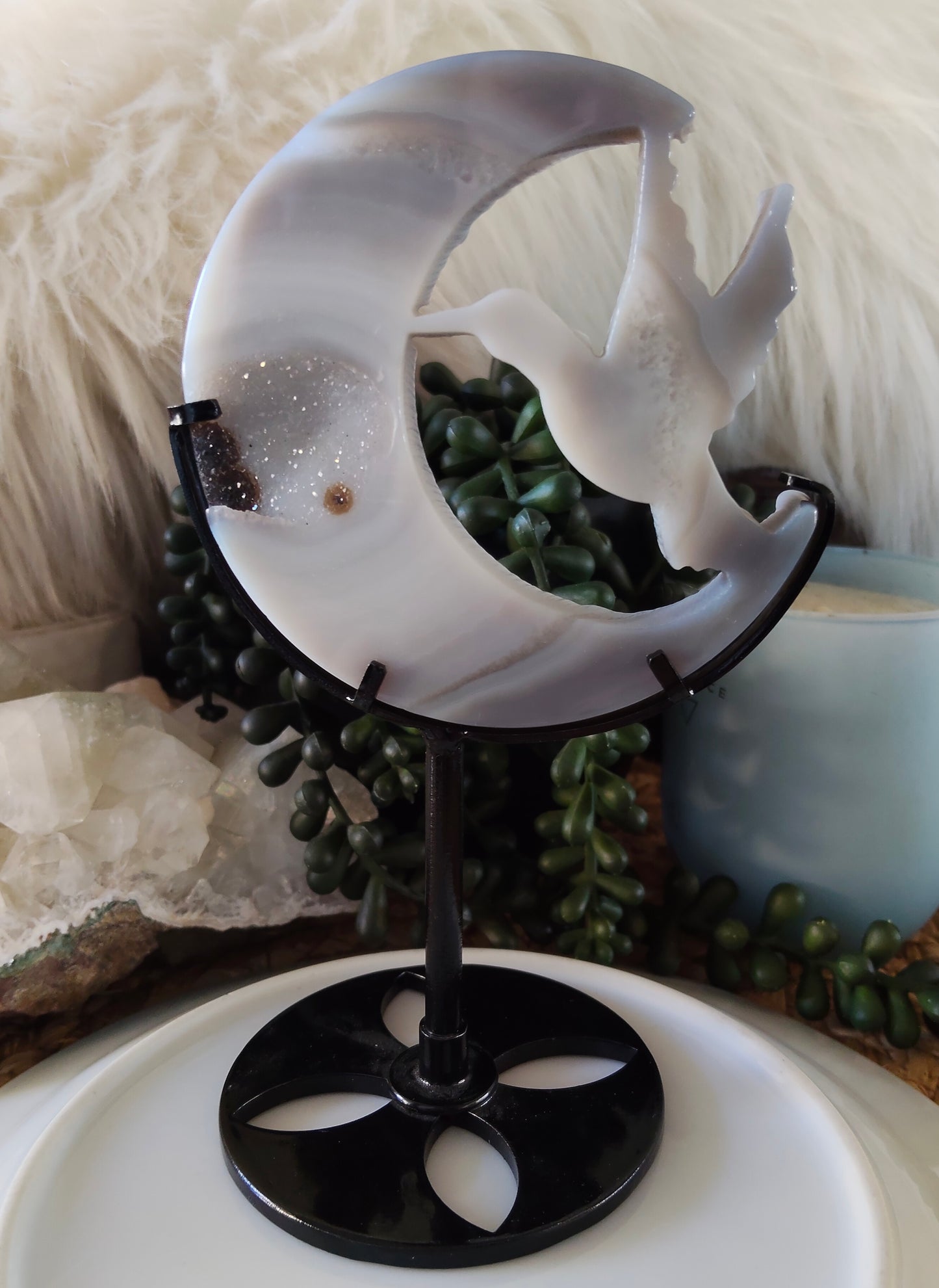 Agate Moon with Hummingbird